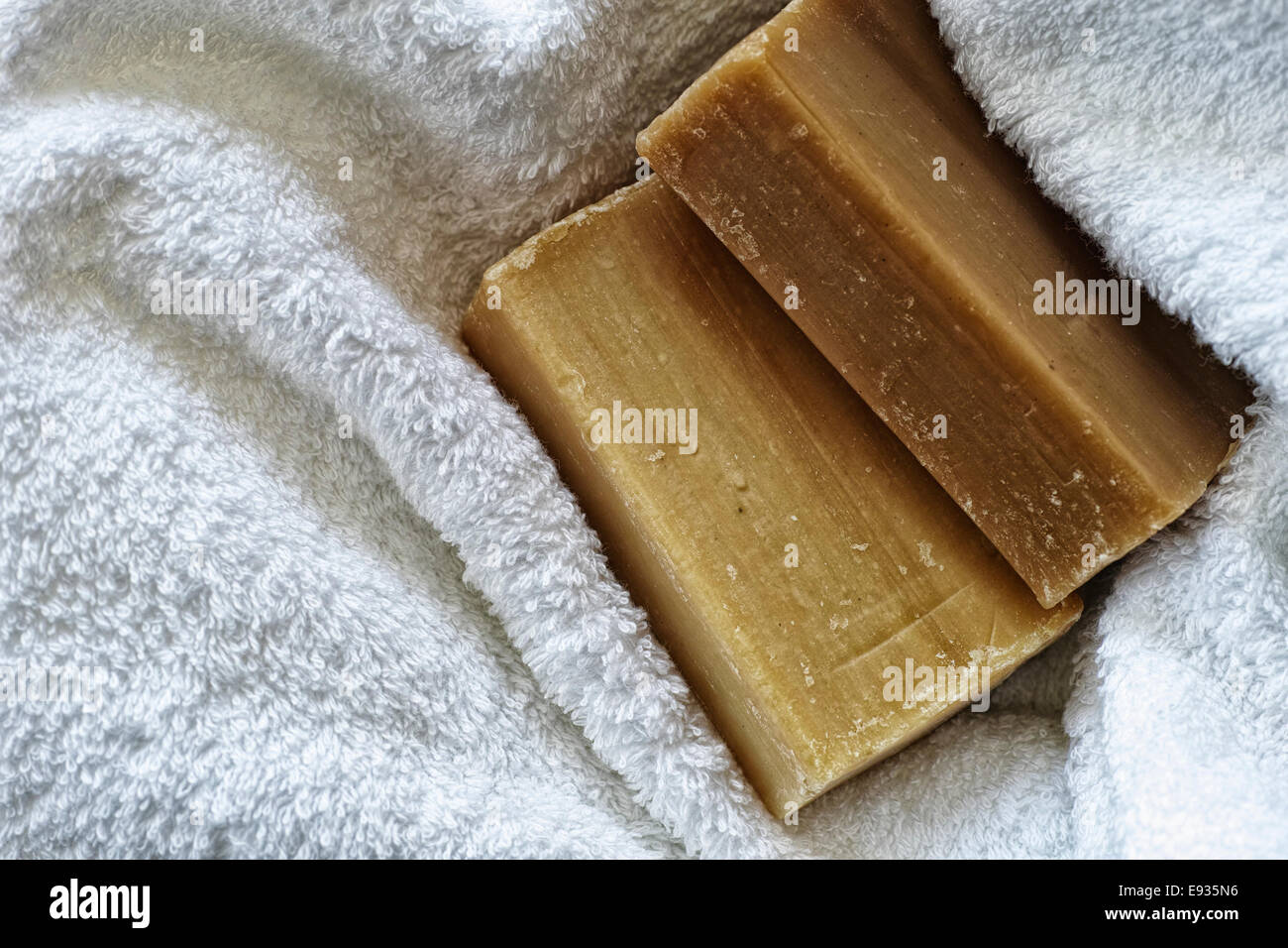Eco due barre di sapone e asciugamano. Foto Stock