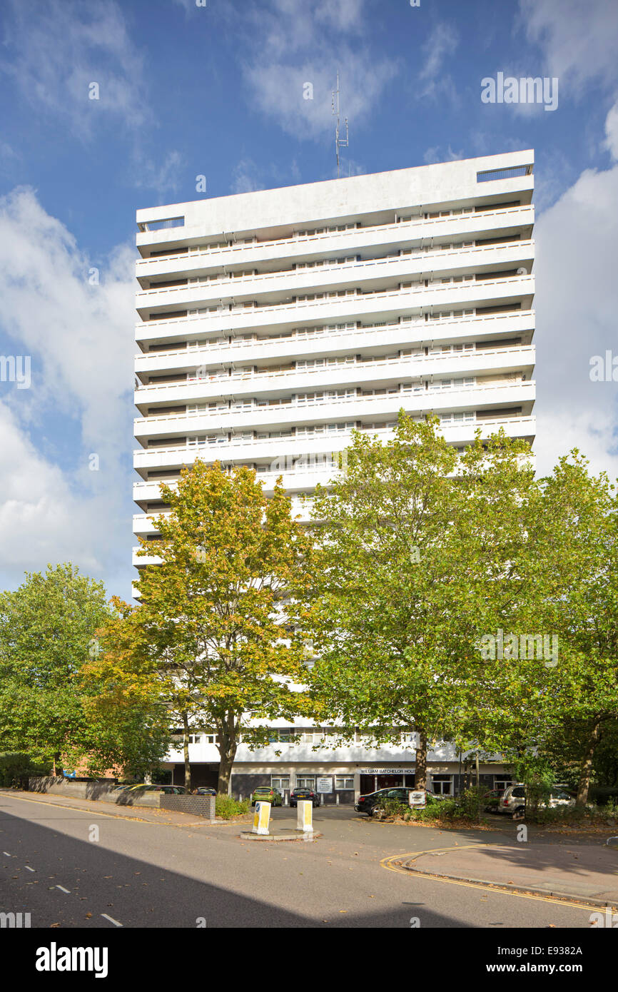 Torre residenziale blocco in Coventry city centre, Warwickshire, Inghilterra, Regno Unito Foto Stock
