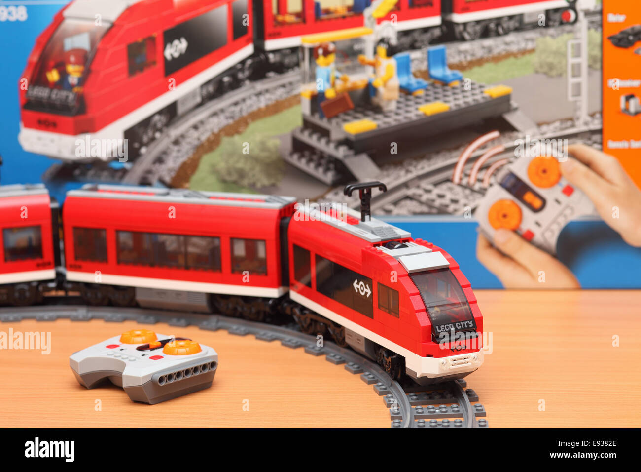 LEGO set 'treno passeggeri' con telecomando Foto stock - Alamy