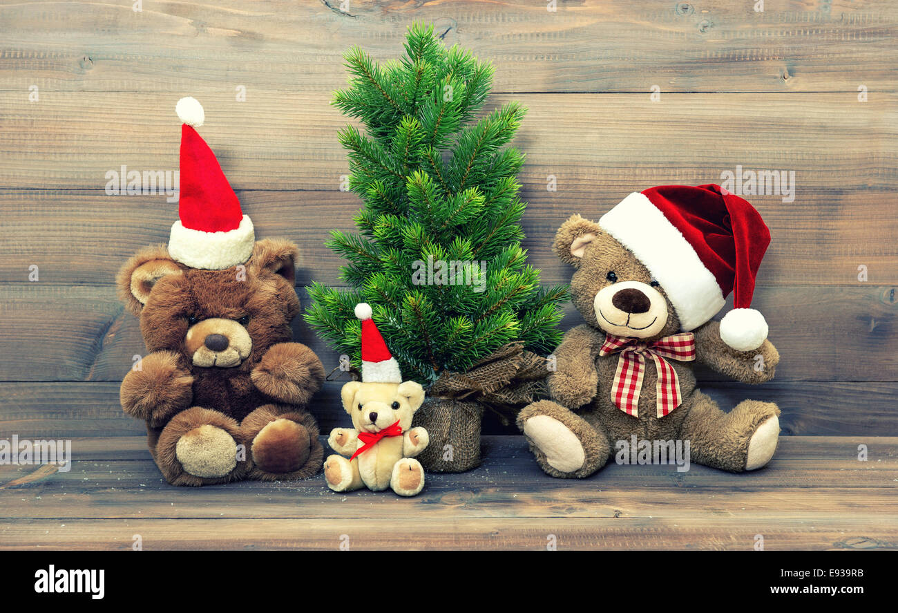 Decorazione di natale con vintage toys Teddy bear famiglia. stile retrò tonica foto Foto Stock