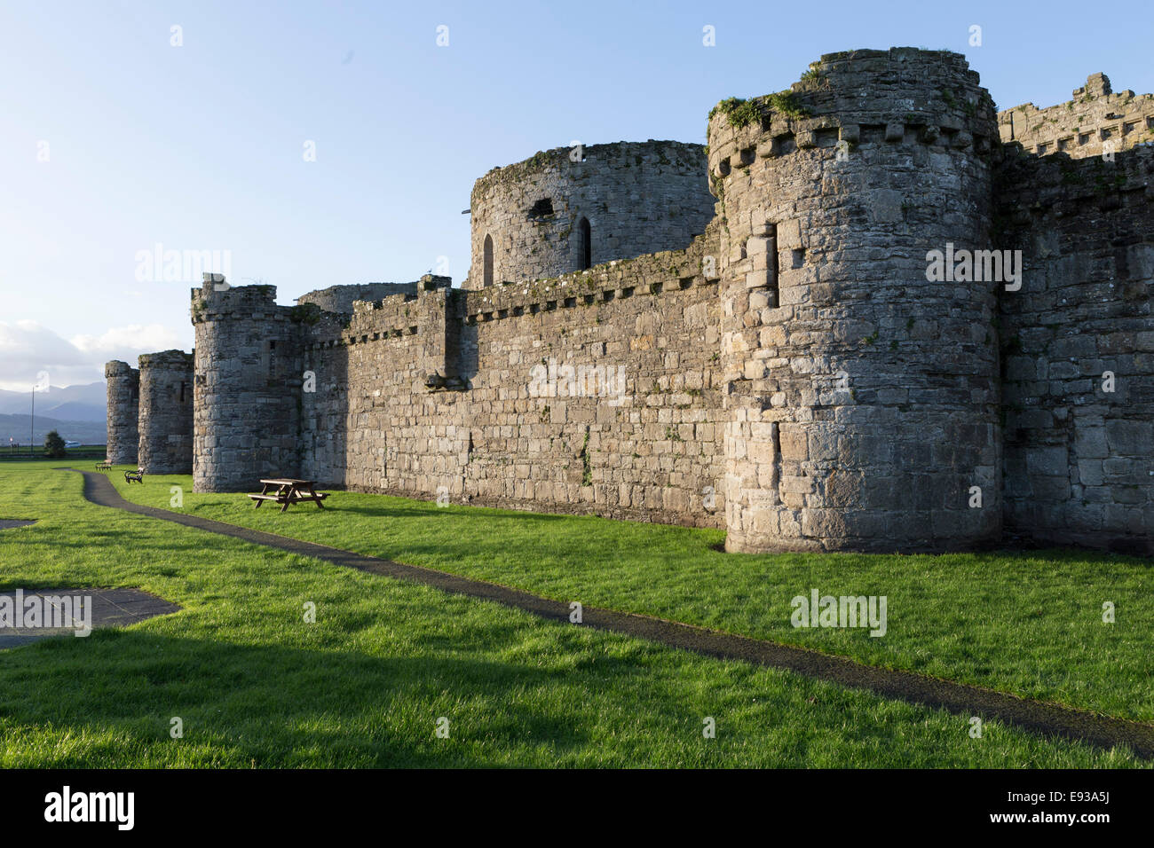 Beaumaris Castle a Beaumaris, Anglesey, Galles del Nord Foto Stock