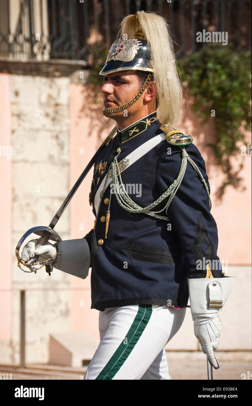 Ritratto verticale del cambio della guardia in Belem, Lisbona. Foto Stock