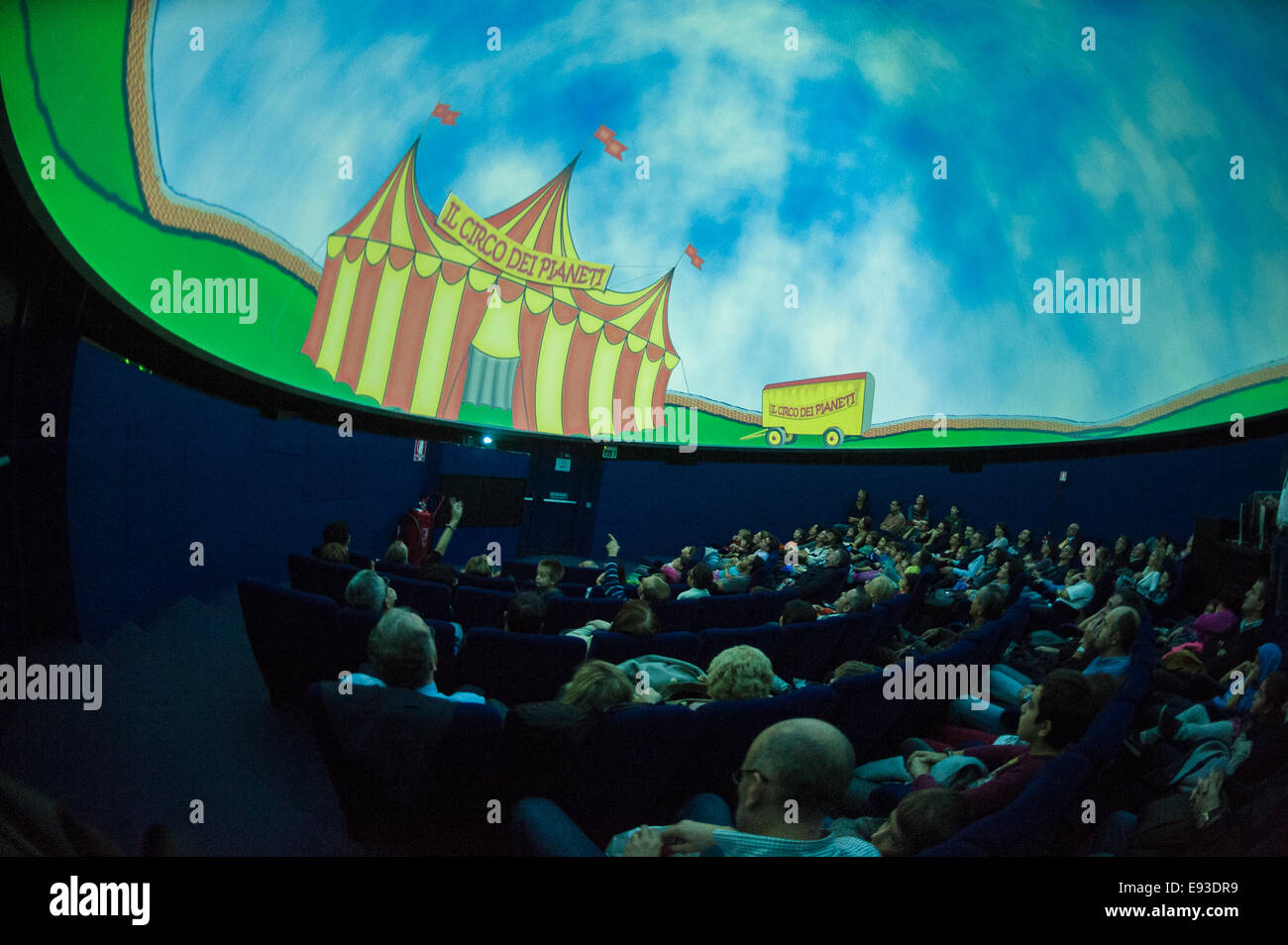 Italia Piemonte Torino Pino Torinese inaugurazione della nuova area del museo di Torino Il Planetarium Museo di Astronomia e spazio INFINI.al 17 Ottobre 2014 - Planetario per bambini Circus show dei pianeti Foto Stock