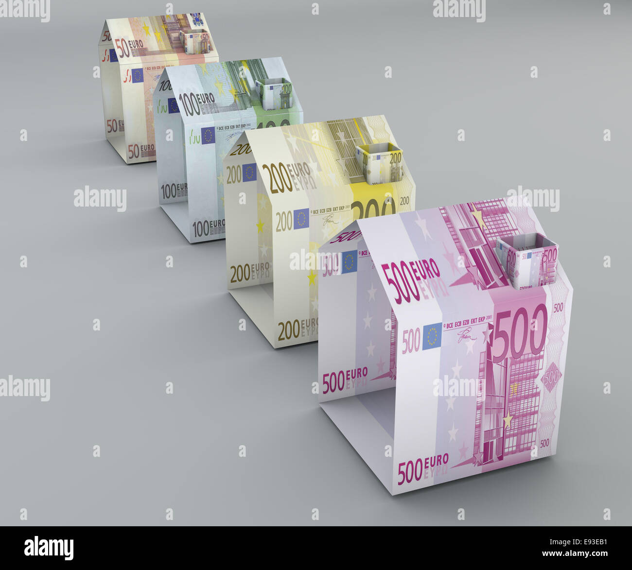 Origami casa di euro isolato su sfondo grigio Foto Stock