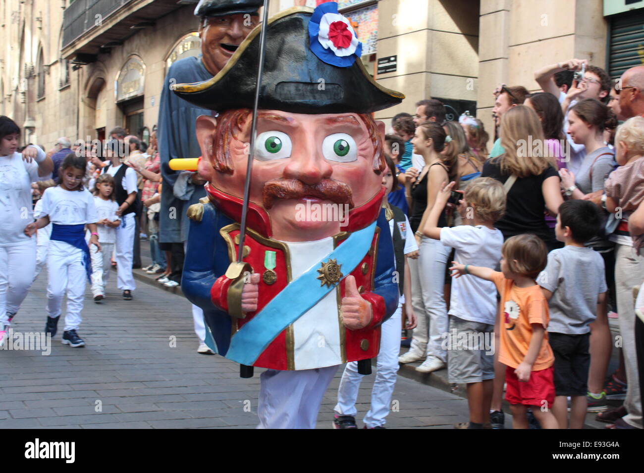 Barcellona, Spagna - 24 Settembre 2012: Giganti e grandi teste ("cabezudos'). Feste tradizionali Barcellona, Jaume Square. Foto Stock