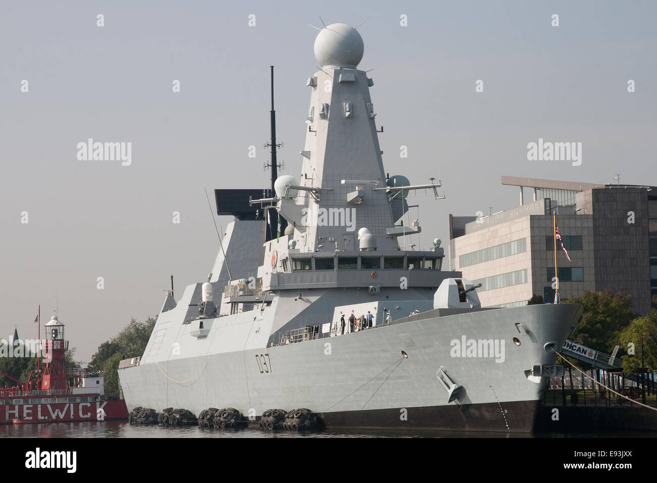 HMS Duncan D-37 tipo 45 cacciatorpediniere ormeggiato a Cardiff Docks durante il 2014 vertice NATO riunione. Foto Stock