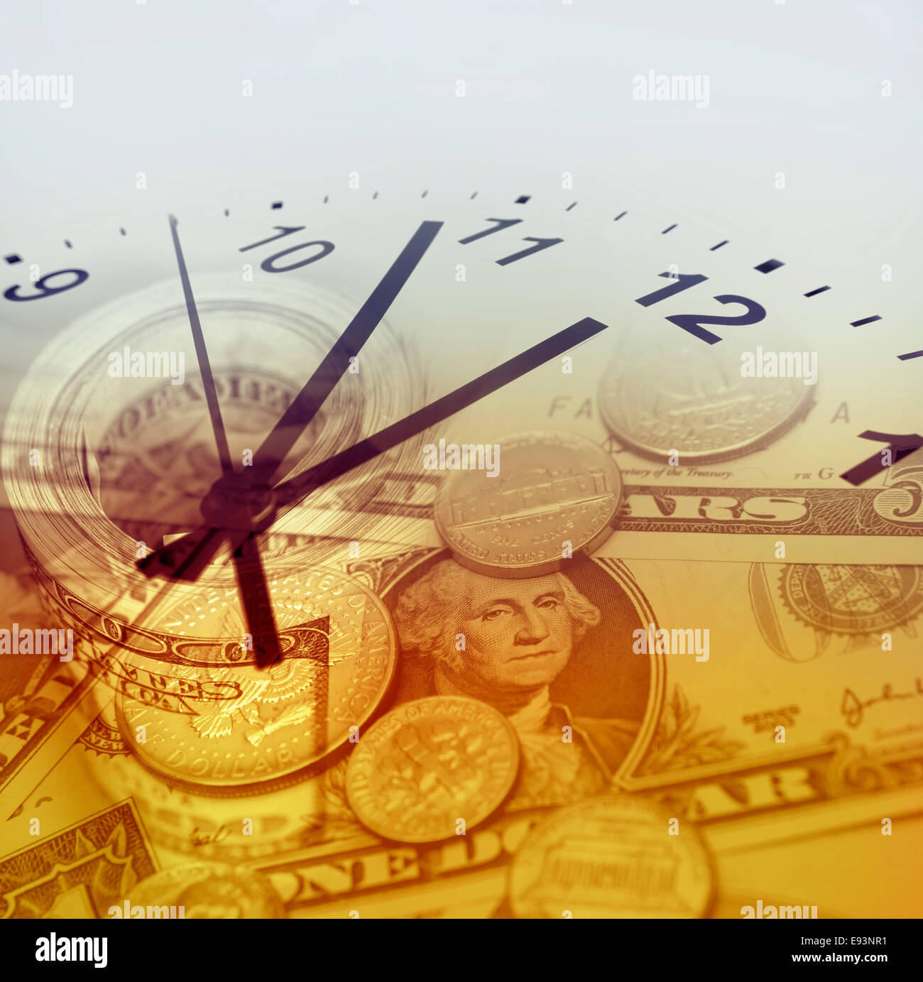 Orologio e moneta americana. Il tempo è denaro concept Foto Stock