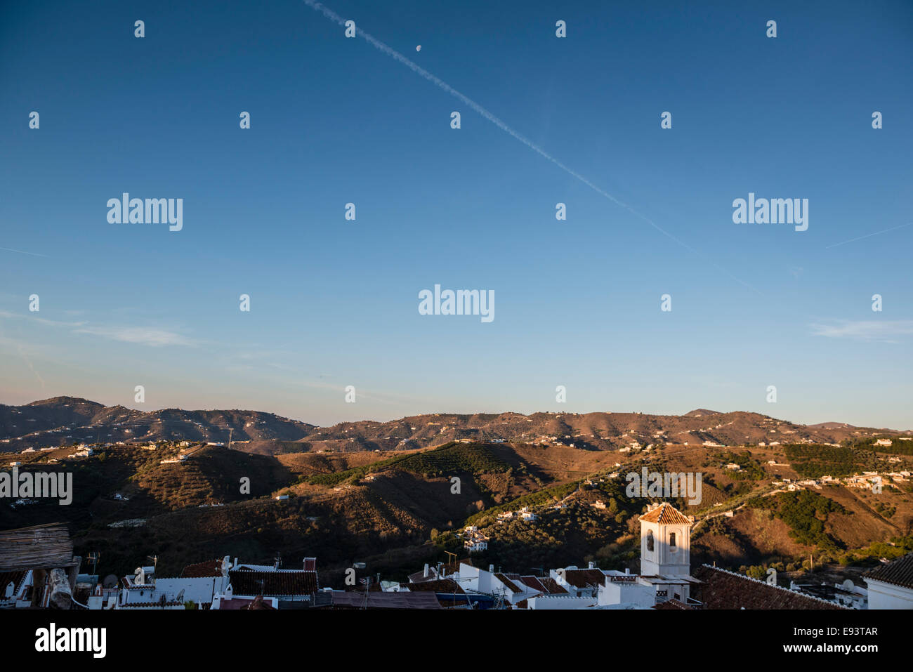 Il vecchio villaggio moresco di Frigiliana in Andalusia è un ben mantenuto e rinnovato villaggio bianco nel sud della Spagna Foto Stock