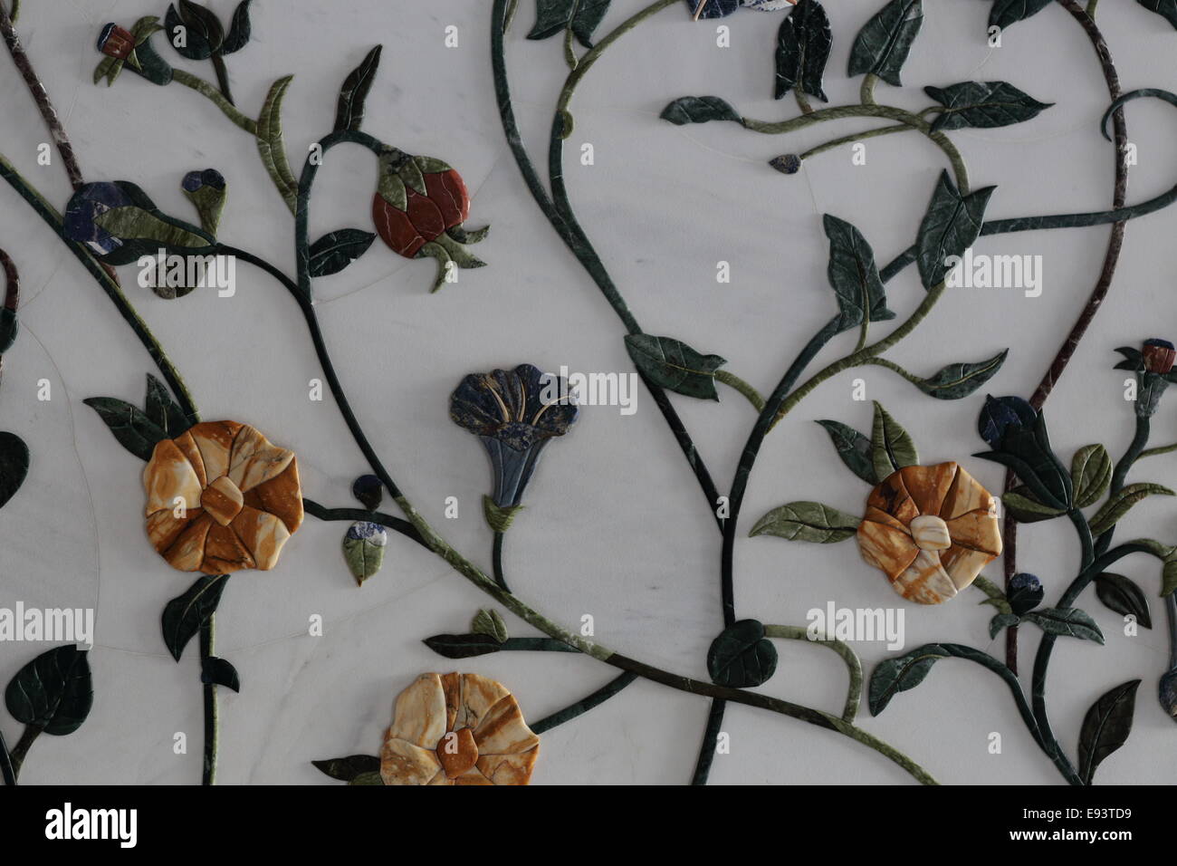 Dettaglio decorativo su una parete della Sheikh Zayed Grande Moschea di Abu Dhabi, Emirati Arabi Uniti Foto Stock