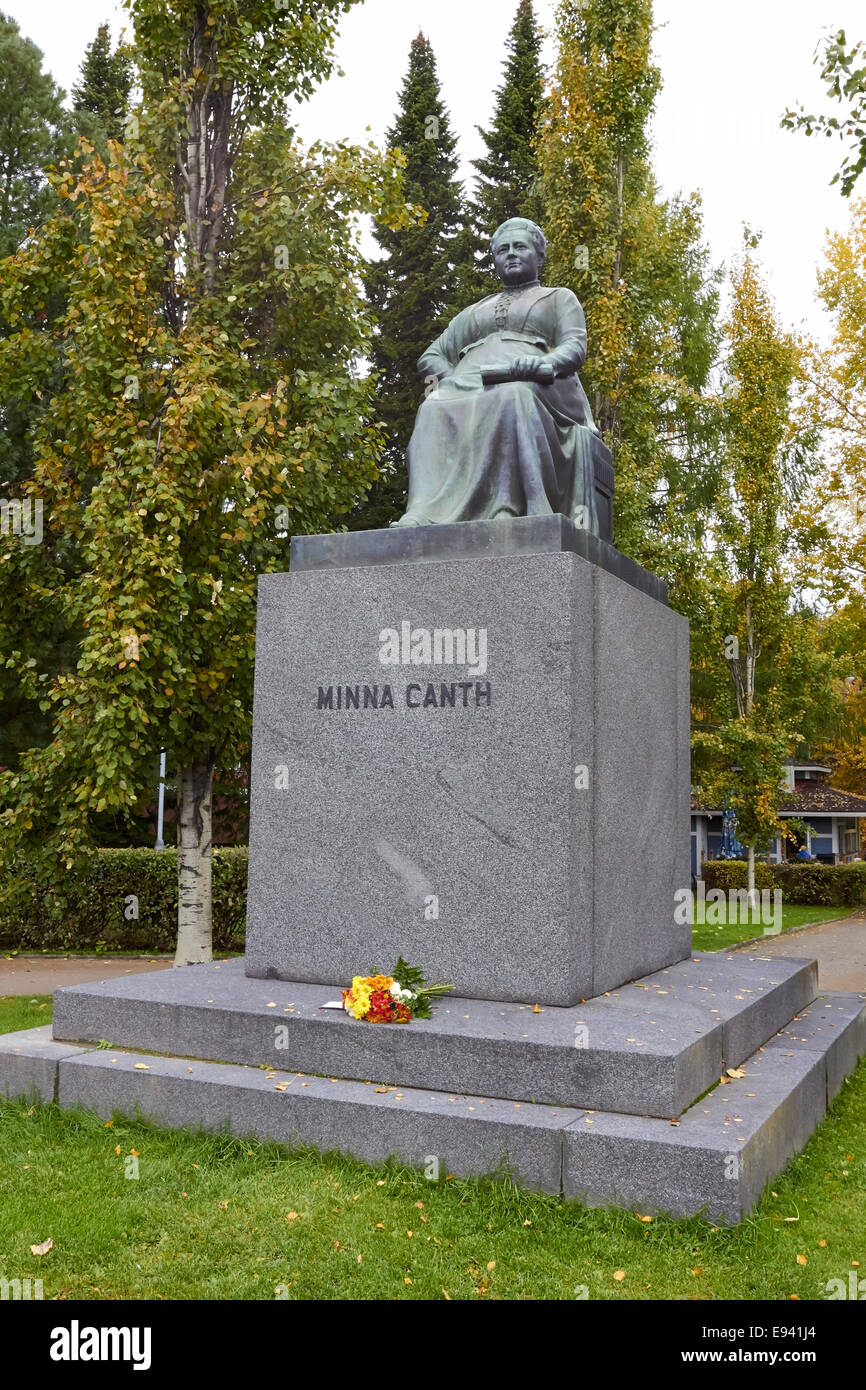 Statua di Minna Canth, Kuopio FINLANDIA Foto Stock
