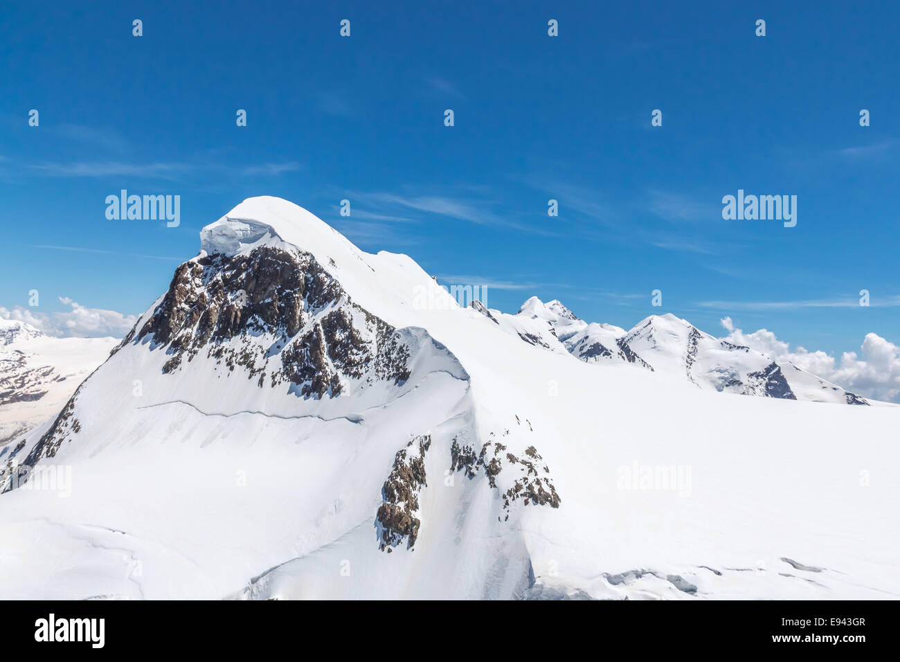 La gamma della montagna paesaggio con cielo blu al Cervino, Svizzera Foto Stock