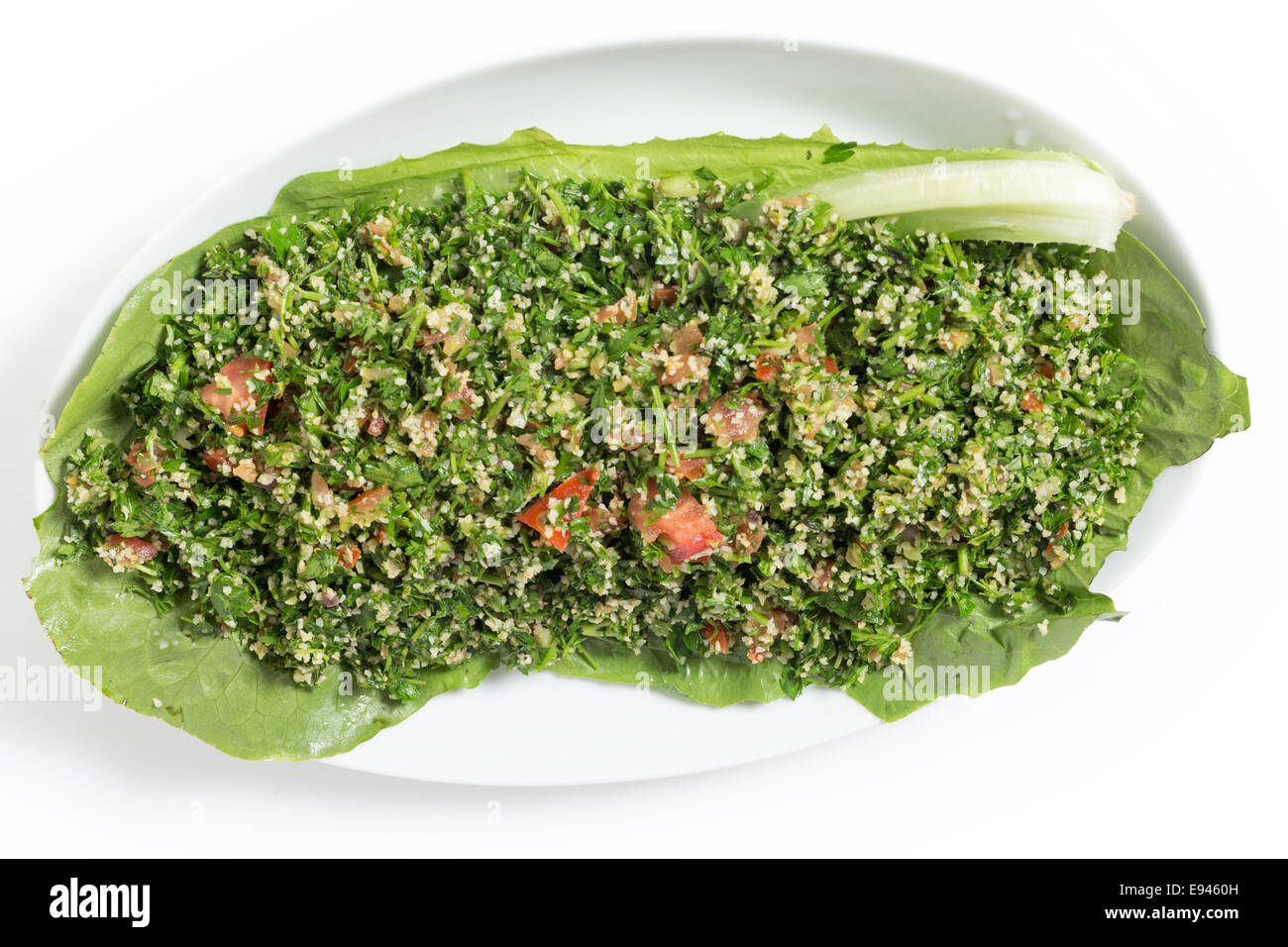 In casa Lebanese-style tabouii, realizzati con materie prime di prezzemolo, menta, cetriolo, pomodoro, burghal aka bulgar di frumento, il succo di limone, olio d'oliva Foto Stock