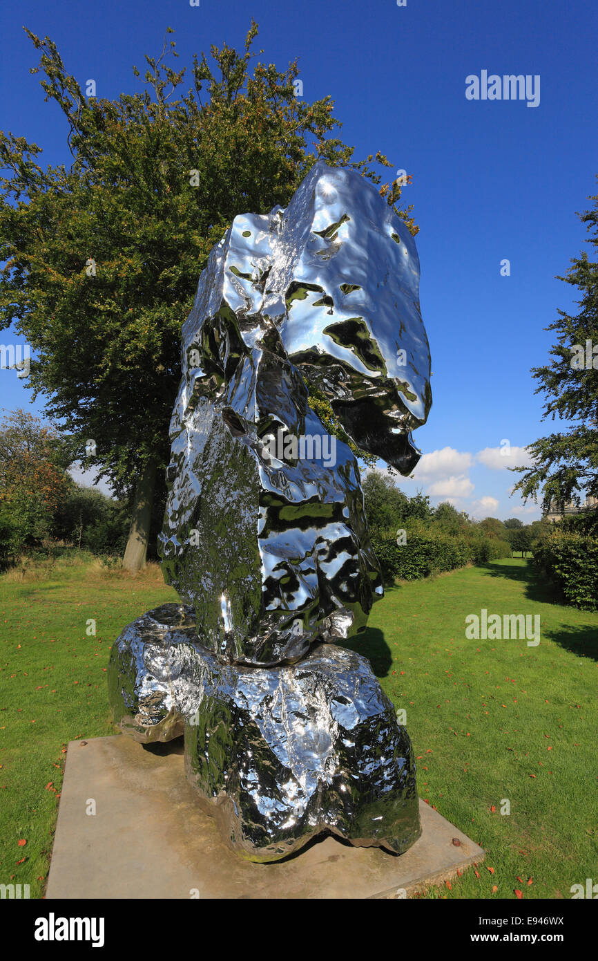 Scultura di Zhang Wang, pietra artificiale 85, nel parco di Houghton Hall, Norfolk, Inghilterra, Regno Unito. Foto Stock