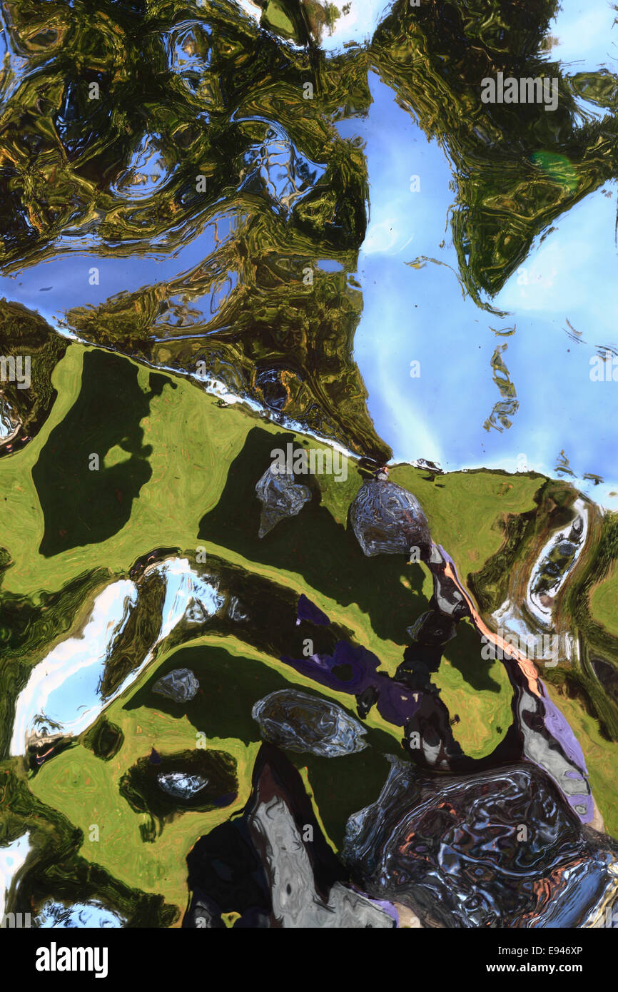 In prossimità della superficie di una scultura di Zhang Wang, pietra artificiale 85, nel parco di Houghton Hall, Norfolk, Inghilterra, Regno Unito. Foto Stock