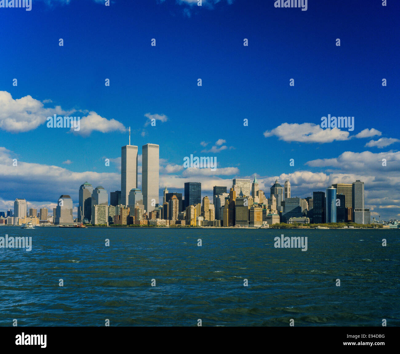 La parte inferiore di Manhattan con il quartiere finanziario skyline prima dell' 11 settembre 2001 New York City NY USA Foto Stock
