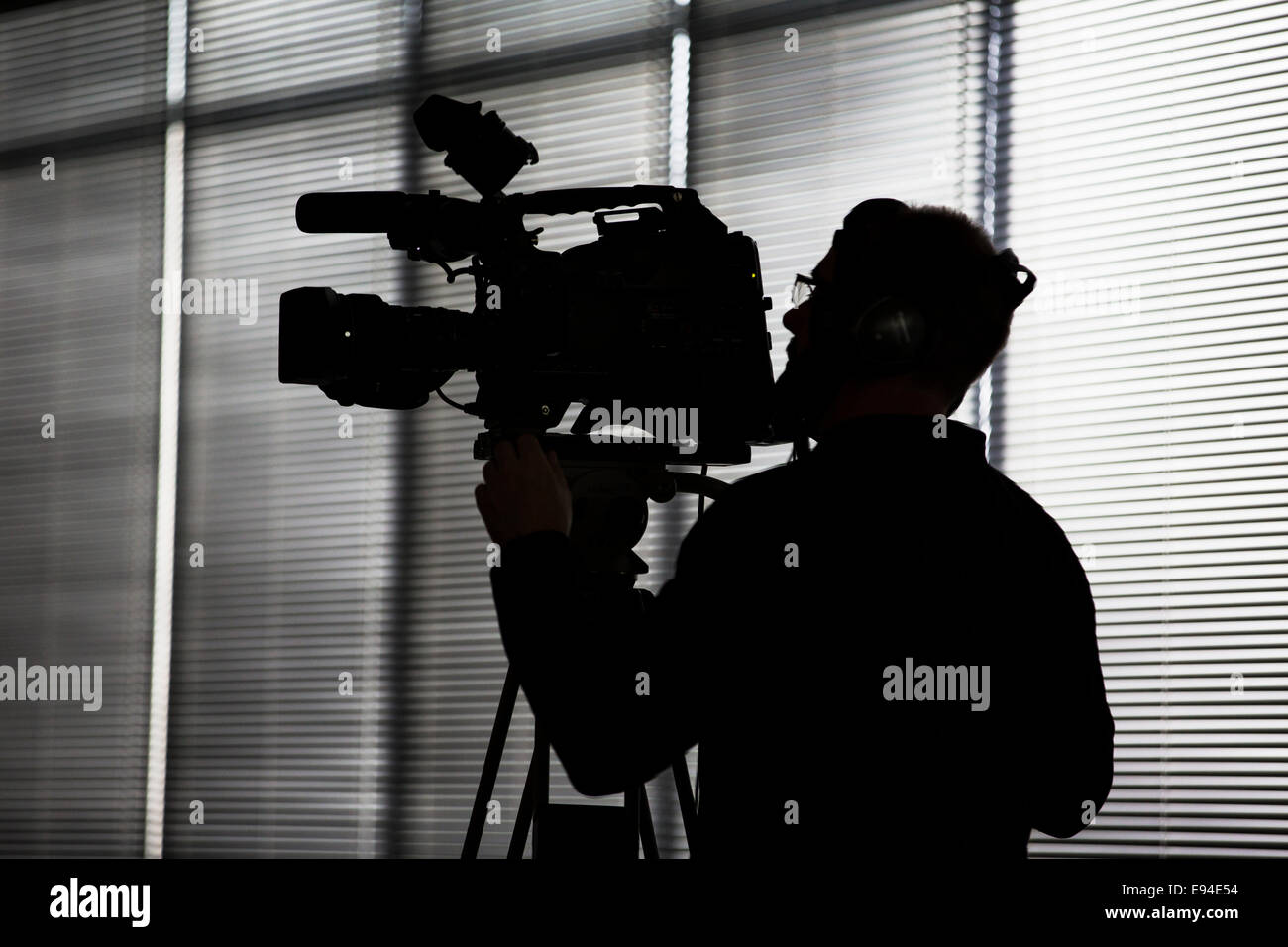 Una telecamera video operatore in occasione di una conferenza tenutasi nel Regno Unito Foto Stock