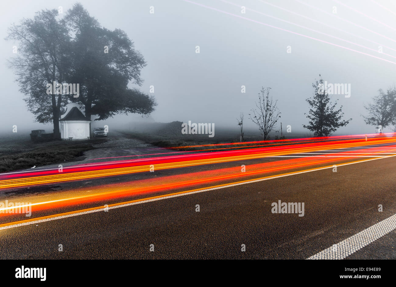 Nebbia sulla collina, Repubblica Ceca Foto Stock