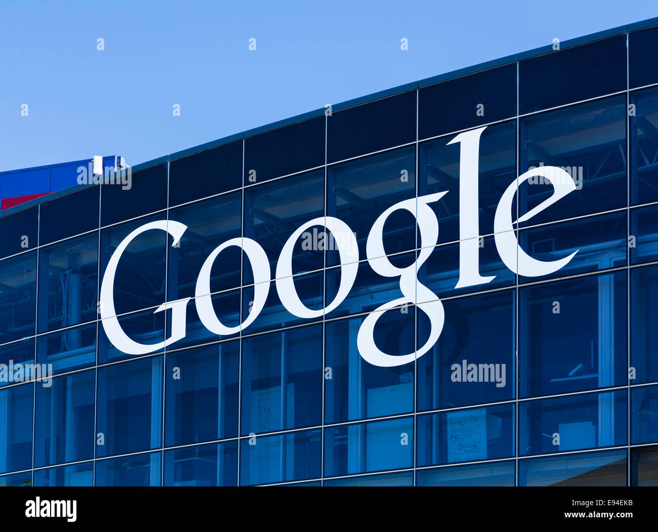 Logo di Google sul lato di un edificio a Google Head Office Campus, Mountain View, californiano, STATI UNITI D'AMERICA Foto Stock