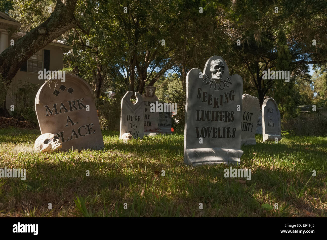 Cantiere di Halloween decorazione display in una residenza privata nella Florida Centrale USA Foto Stock