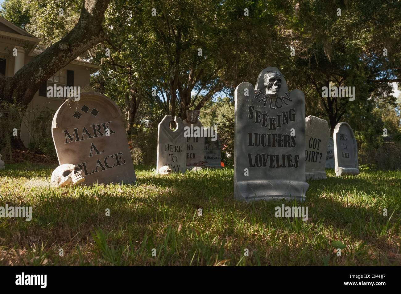 Cantiere di Halloween decorazione display in una residenza privata nella Florida Centrale USA Foto Stock