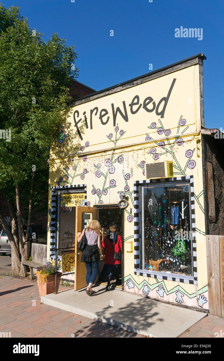 Le donne di entrare Fireweed artisti locali' craft shop Thunder Bay, Ontario, Canada Foto Stock