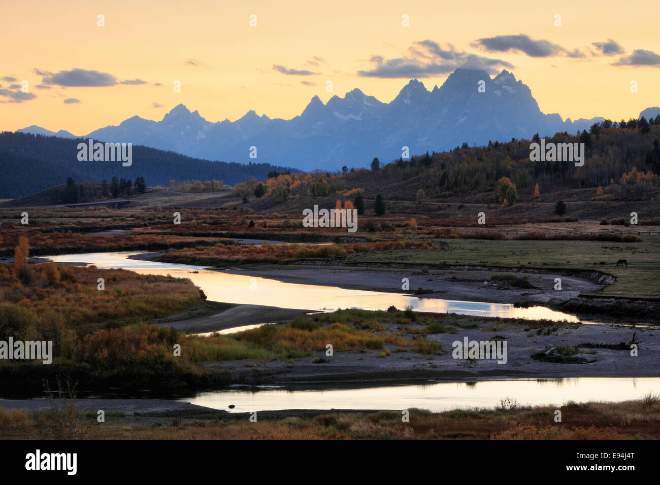 Twilight sulla valle di Buffalo e il Tetons come visto dal Parco Nazionale di Grand Teton, Wyoming Foto Stock
