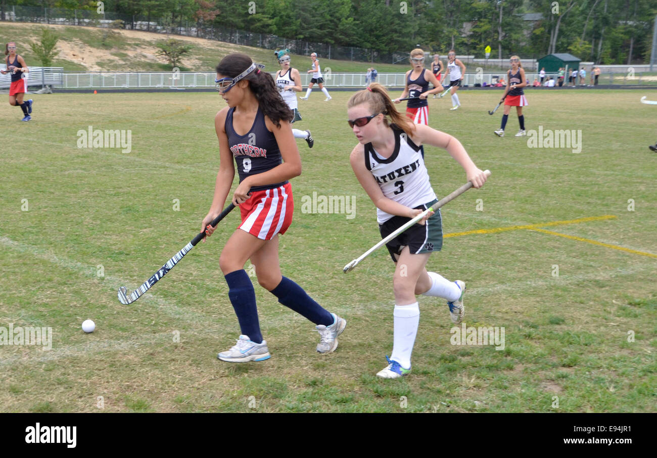 Ragazza in campo di hockey in Solomon's Island, Md Foto Stock