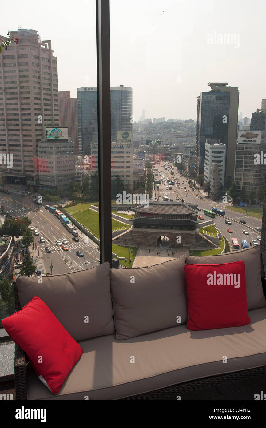 Settembre 8, 2013, Seoul, Corea del Sud - Corea - Panorama Lounge presso Fraser Place Namdaemun, una camera 252 business hotel. Foto Stock