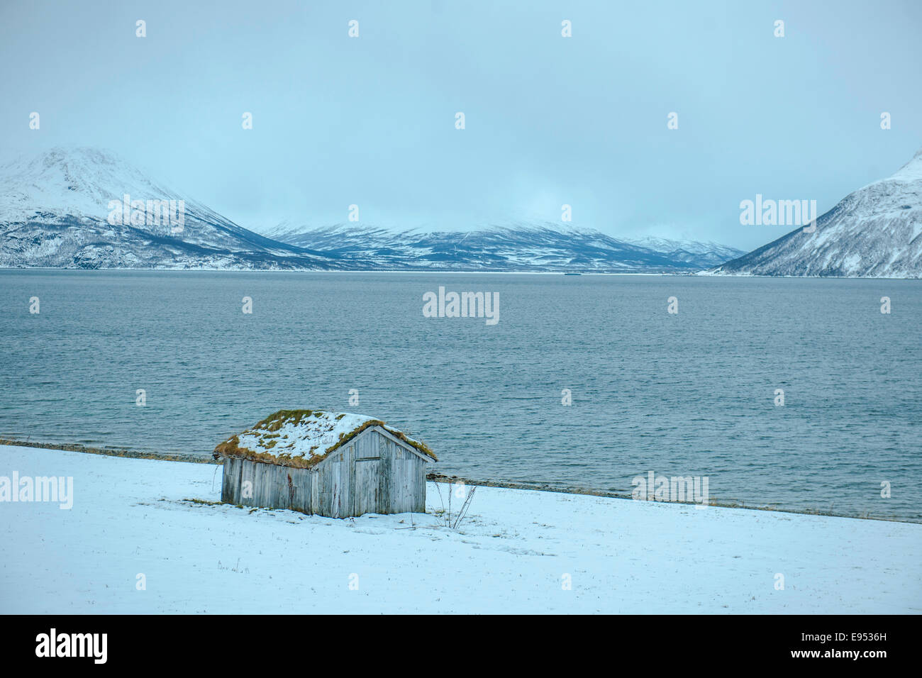 Cabina sul fiordo di Lyngen, Troms, Norvegia Foto Stock