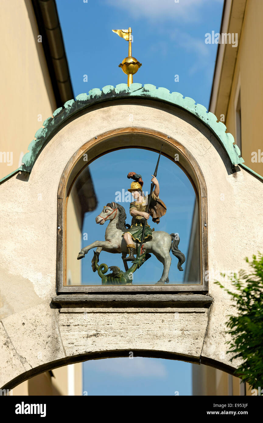San Giorgio che uccide il drago di Murnau, Maria-Hilf-Kirche chiesa, Untermarkt, Murnau am Staffelsee, Alta Baviera, Baviera Foto Stock