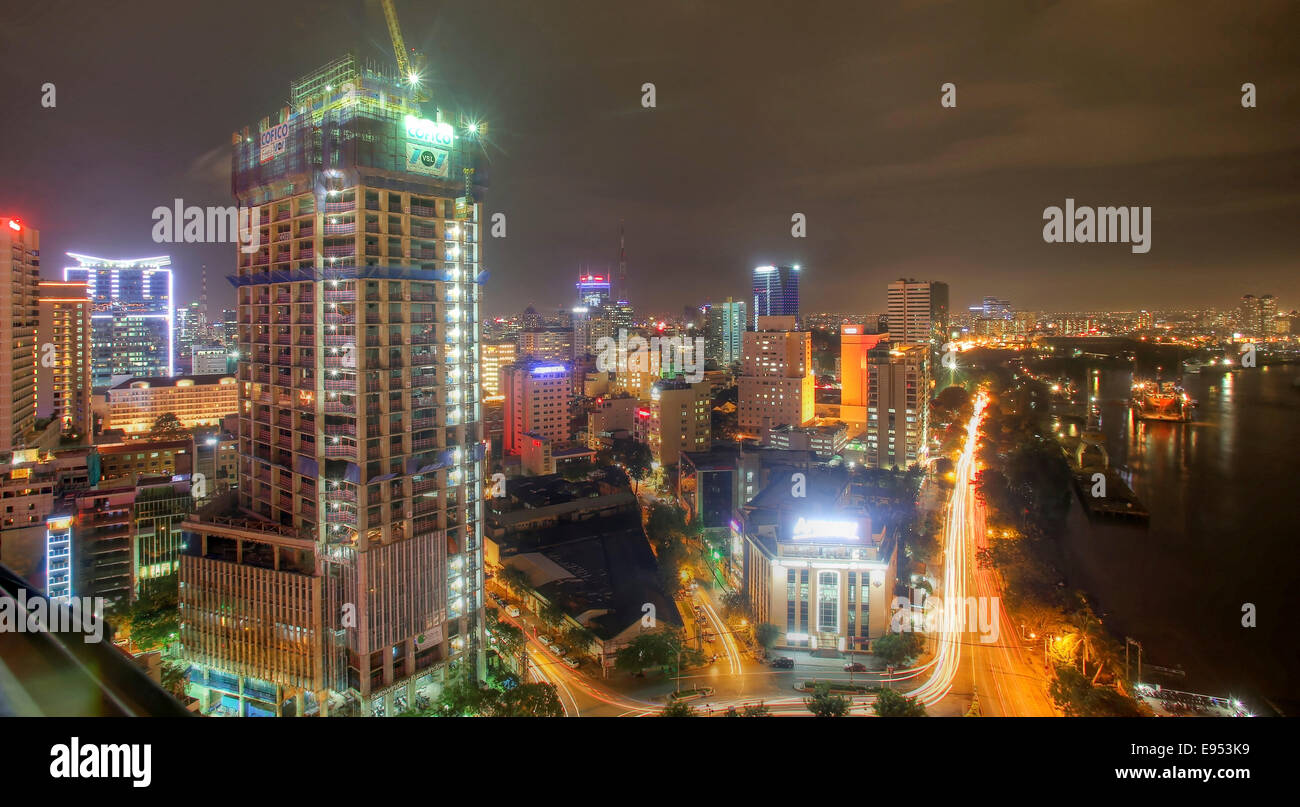 Skyline con il Fiume Saigon, District 1, Ho Chi Minh City, Vietnam Foto Stock