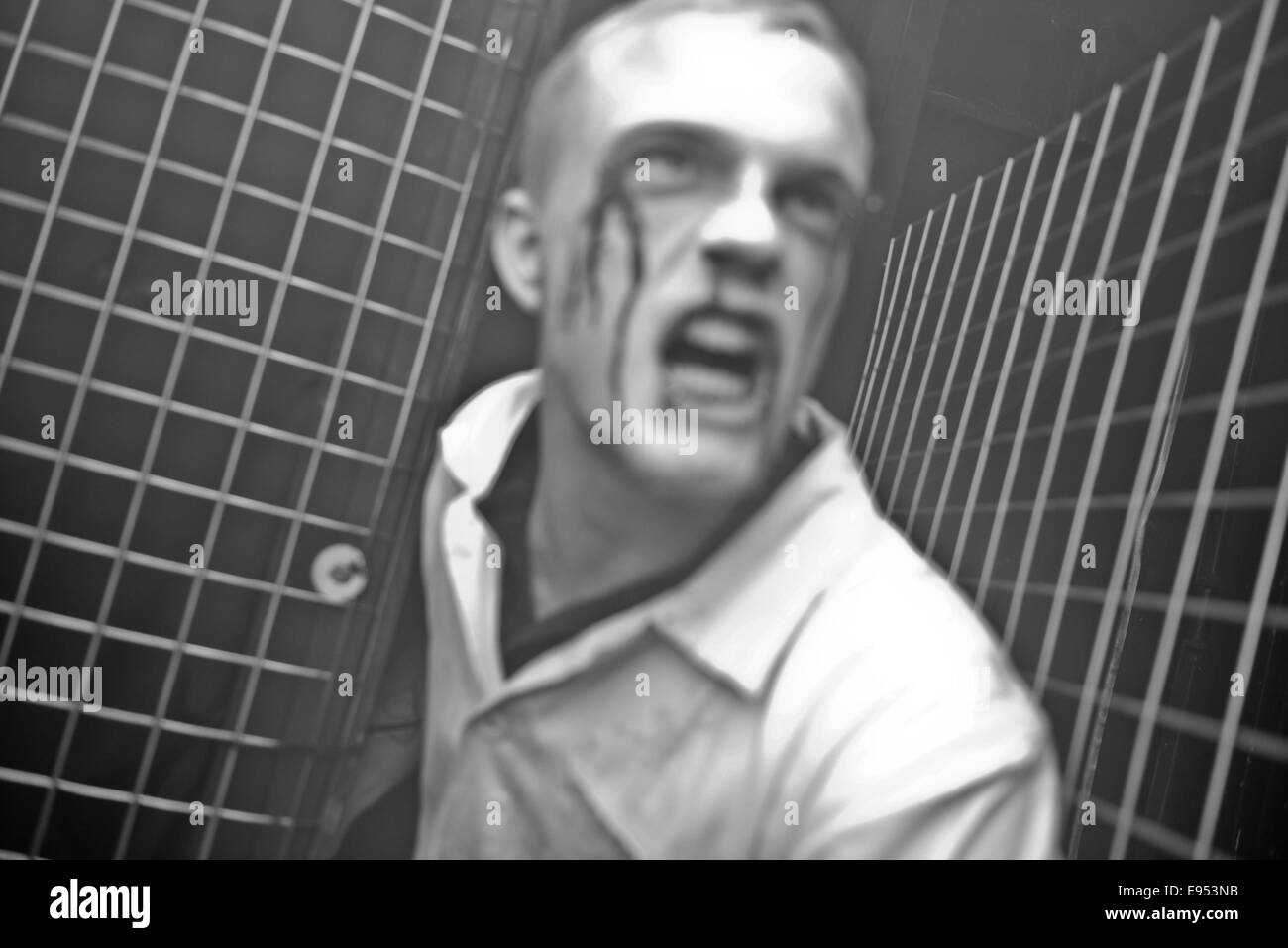 Oltre, Gloucester, Regno Unito. Xx oct, 2014. Frightmare al di sopra di fattoria, Gloucester, è il sud ovest del più grande evento di Halloween aperta al pubblico, è il sud ovest del più grande evento di Halloween aperta al pubblico e ha appena aperto al pubblico. L'attrazione ha quattro attrazioni. Il leggendario Haunted Hayride è tornato con una nuova storia, il premiato il panico ritorna per il suo ultimo anno come il panico! Final Cut. Spavento Casa fa un ritorno dopo la loro scoperta più camere in Fright House: secondo piani e dispongono di un nuovissimo horror live esperienza chiamato sedute spiritiche che sicuramente a impostare la vostra colonna vertebrale ting Foto Stock