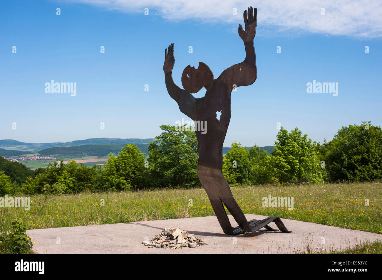 L'installazione 'caldo sulla esecuzione' artista Herbert cadde, Skulpturenpark Deutsche Einheit Sculpture Park dell'unità tedesca, Henneberg Foto Stock