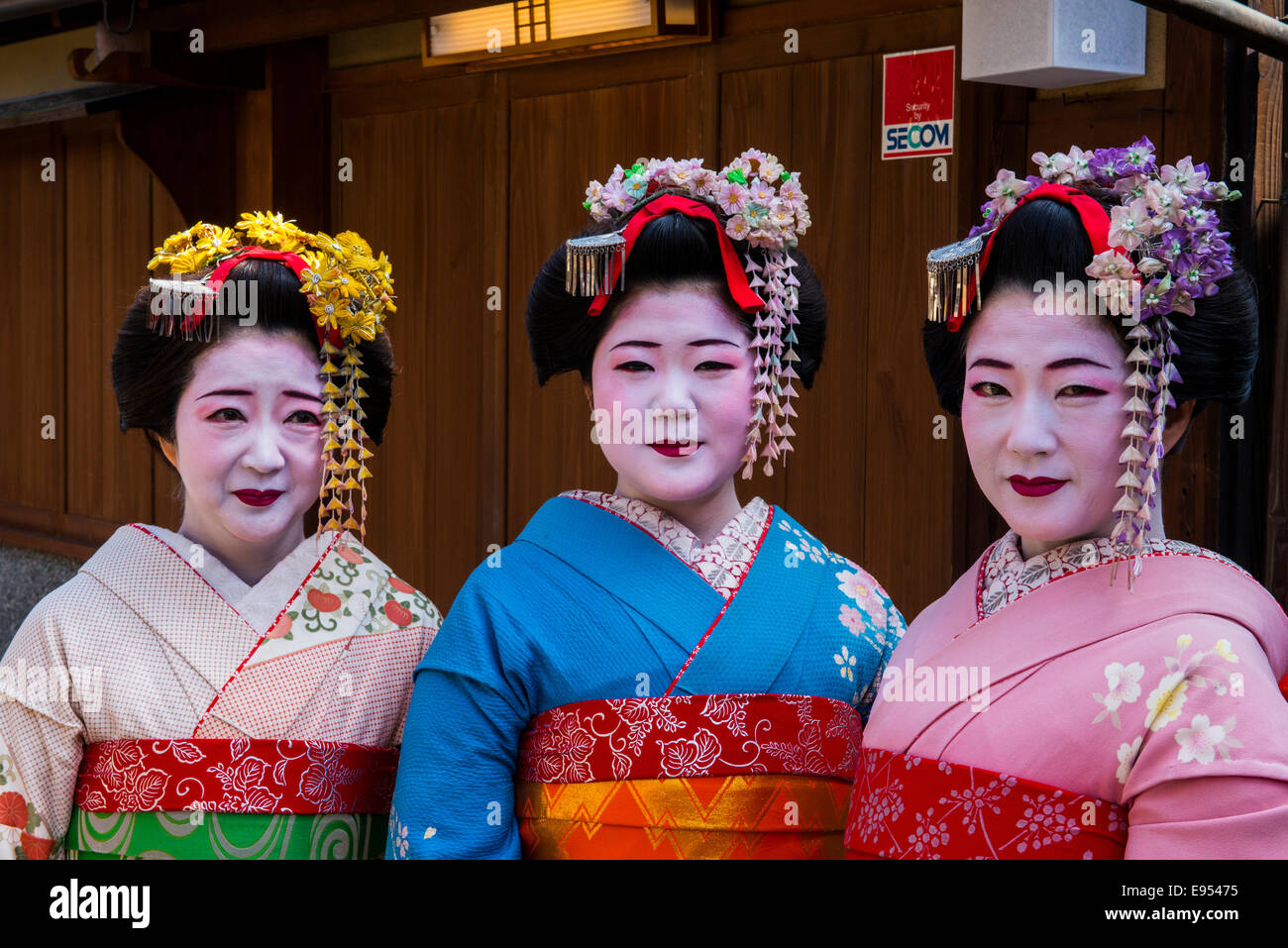 Tradizionalmente condita geishe, Kyoto, Giappone Foto Stock