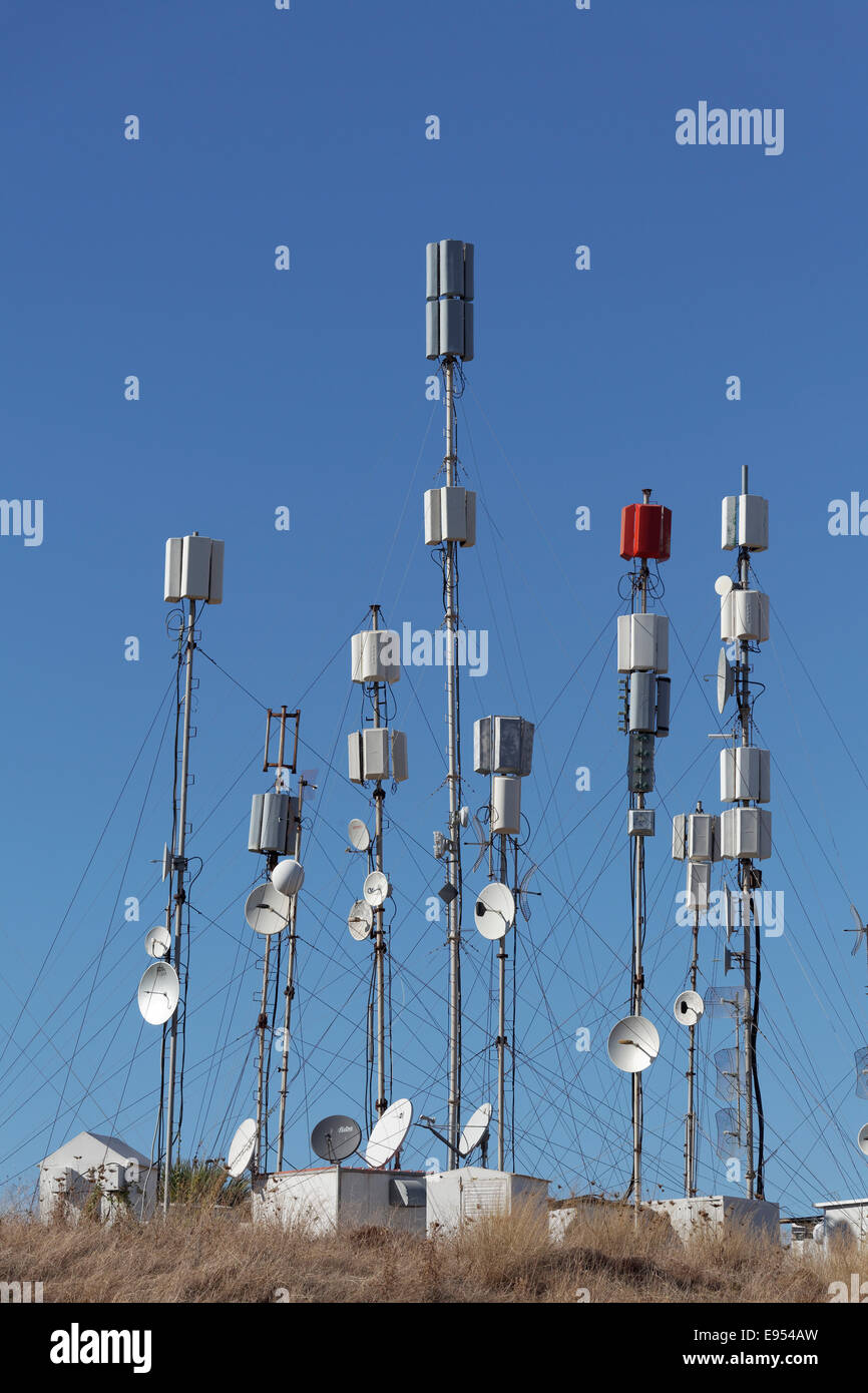 Trasmettitore a montanti per una comunicazione telefonica mobile sul Monte Smith, RODI, DODECANNESO, Grecia Foto Stock