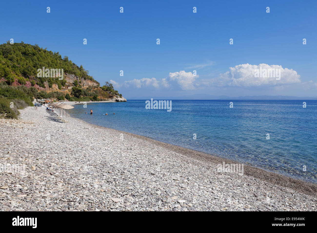 Spiaggia di ghiaia a ovest di Ören, Golfo di Gokova, Muğla Provincia, Regione del Mar Egeo, Turchia Provincia Foto Stock