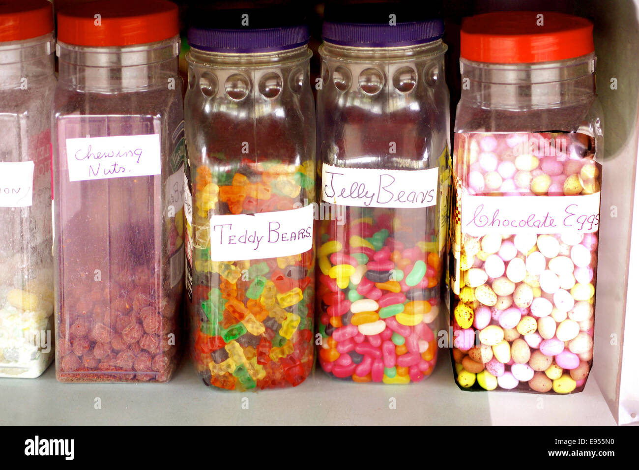 Candy giare con vari dolci, display in un negozio di caramelle, Dublin, Repubblica di Irlanda Foto Stock