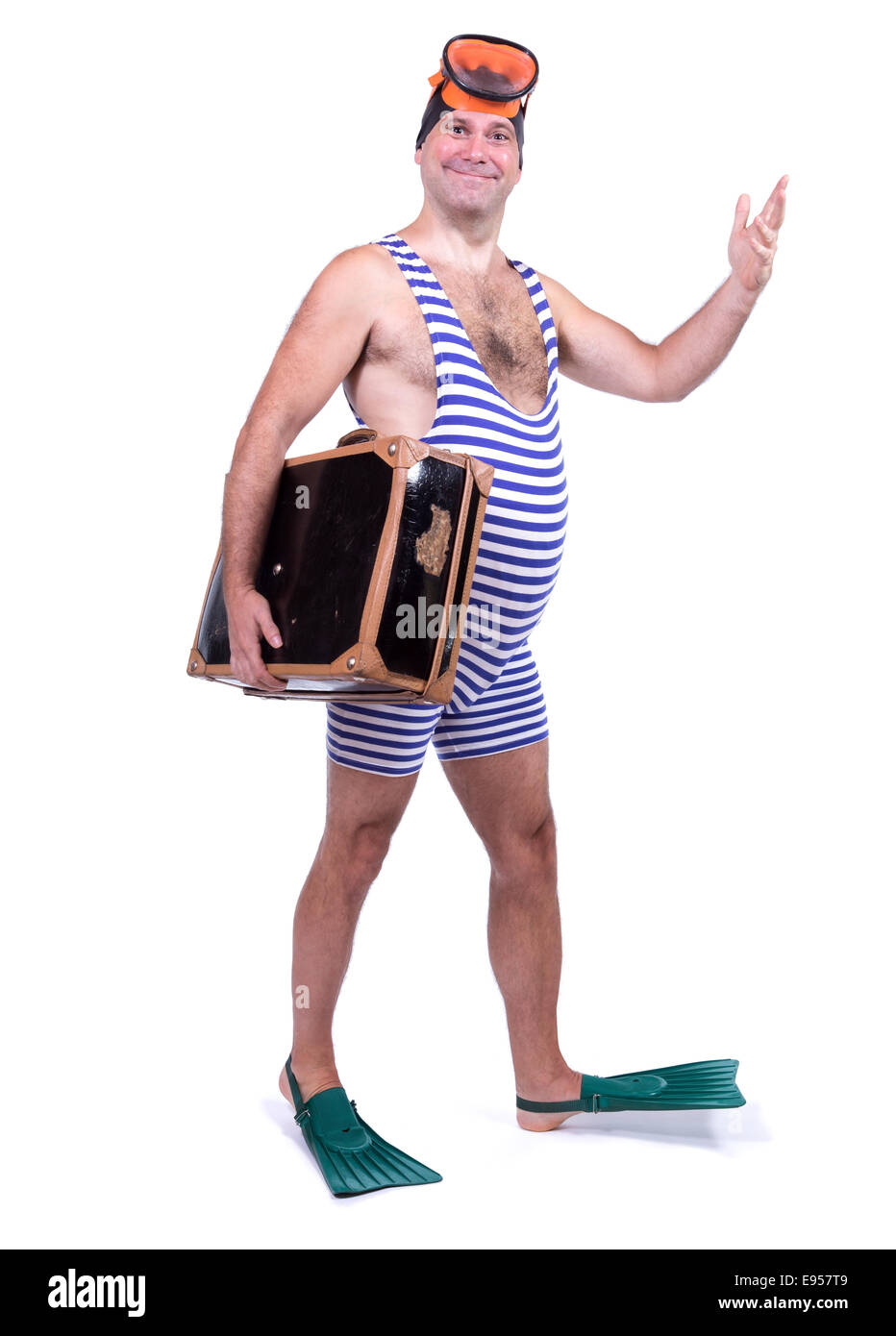 Uomo in abito di nuotare a piedi con la valigia Foto Stock