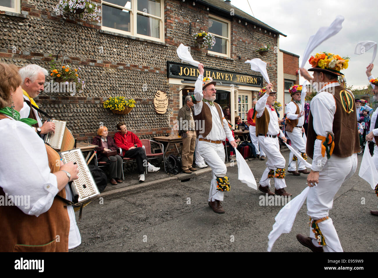 Morris ballerini di Lewis, Sussex, Inghilterra Foto Stock