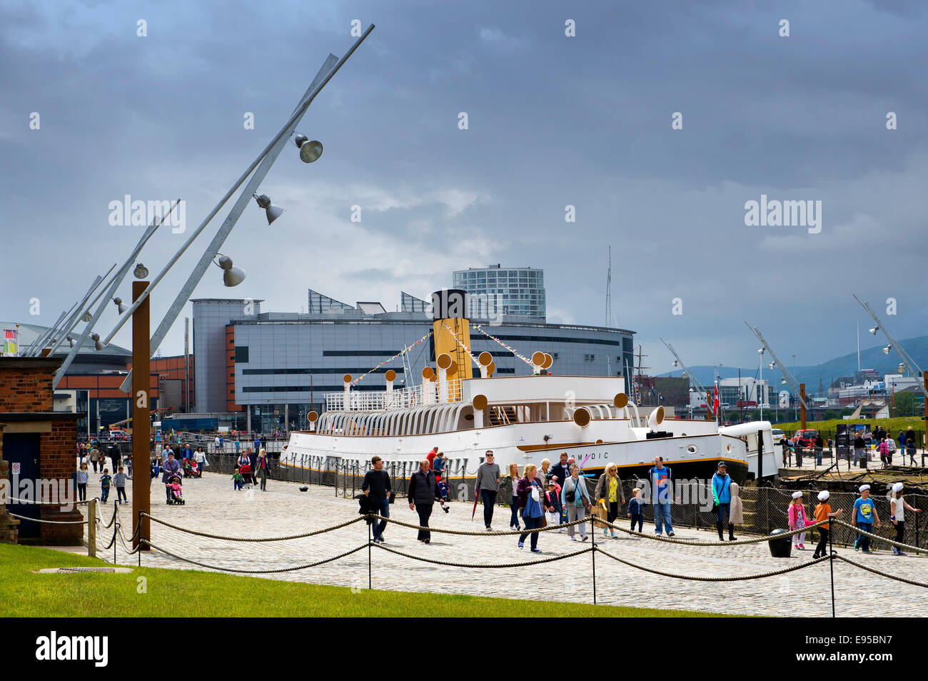 Le popolazioni nomadi al Titanic Quarter in Belfast Foto Stock