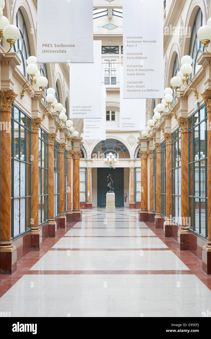 Parigi, Galerie Colbert. Questi passaggi tipici sono stati costruiti durante la prima metà del XIX secolo. Foto Stock