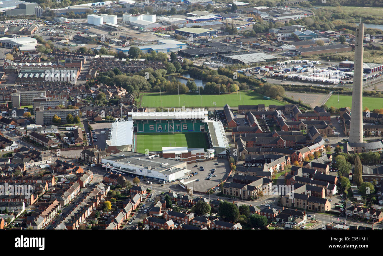 Vista aerea del Northampton Santi il Rugby Stadium a Weedon Strada Nazionale ed il centro di abbassamento Foto Stock