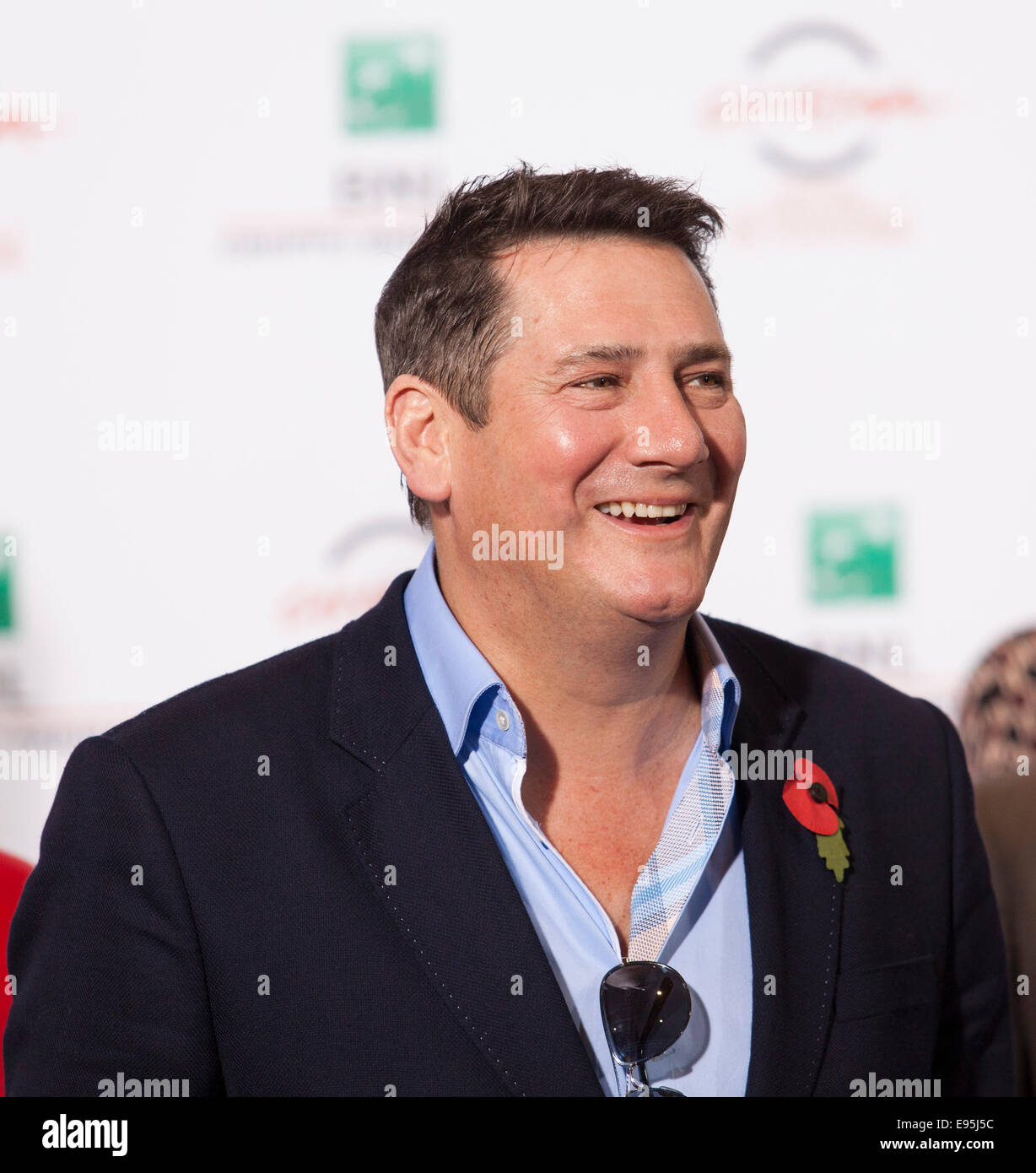 Roma, Italia. 20 ottobre, 2014. Tony Hadley degli Spandau Ballet seduta con fotografi a photocall per 'Soul ragazzi di tutto il mondo Occidentale/Spandau Ballet" a Roma il Festival Internazionale del Film. L a R. Martin Kemp, John Keeble, Tony Hadley, Steve Norman, Gary Kemp., Roma Festival Internazionale del Film di Roma, Italia, 20/10/14 Credit: stephen Bisgrove/Alamy Live News Foto Stock