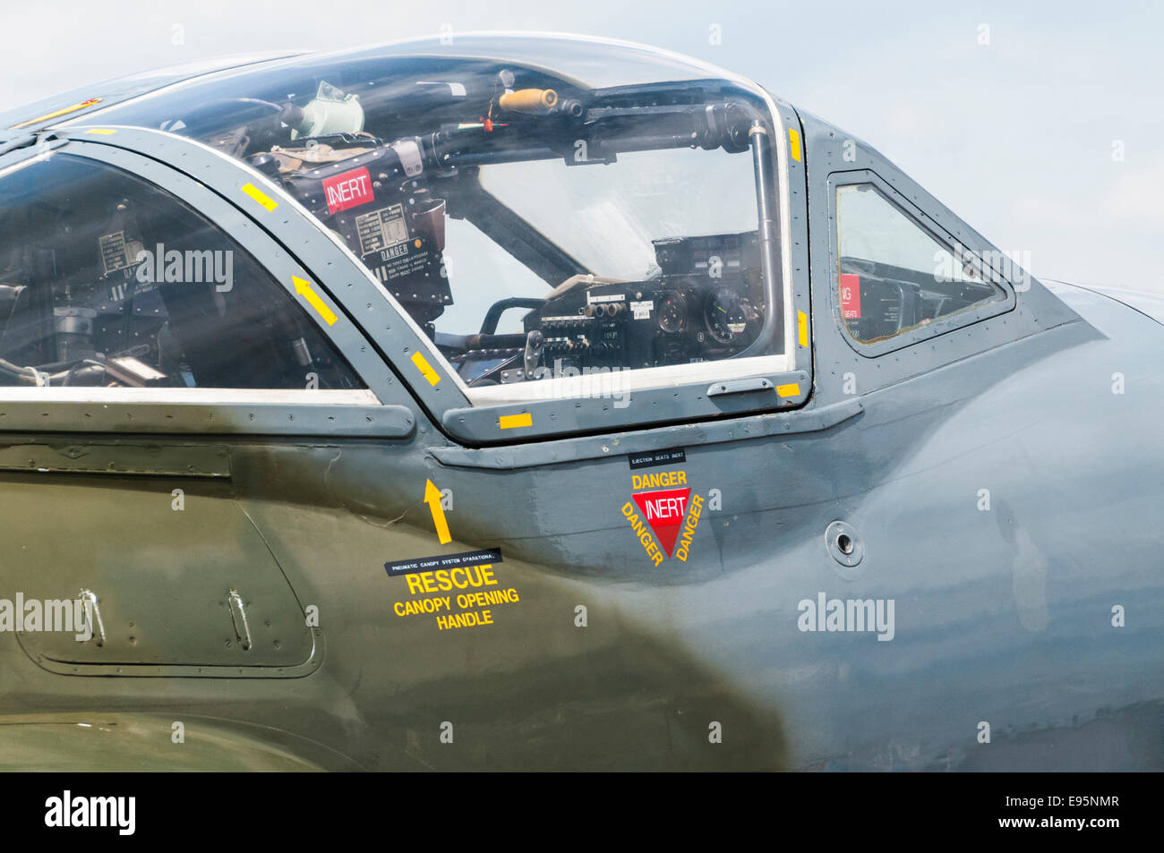 Primo piano vista laterale della cabina di pilotaggio di un De Havilland Vampire aeroplano Foto Stock