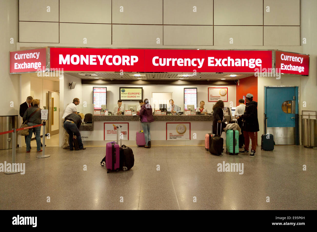 Moneycorp Cambio valuta Negozio per denaro di viaggio, North Terminal, l'aeroporto di Gatwick, Regno Unito Foto Stock
