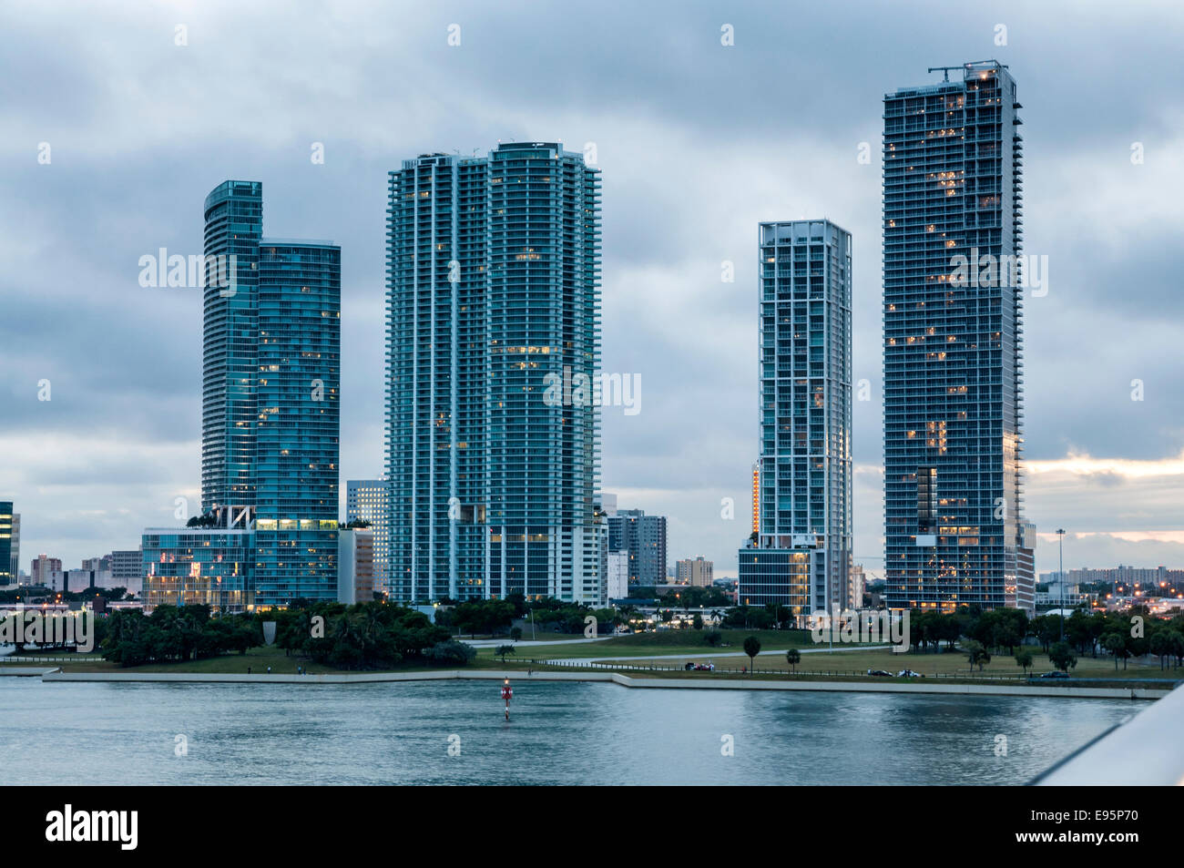 Waterfront highrise edifici di Miami, Florida, Stati Uniti d'America Foto Stock