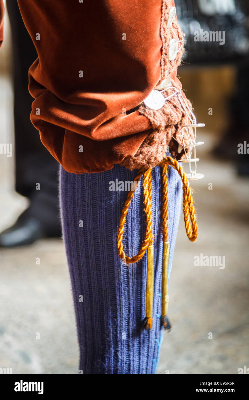 La gente in costume regionale. orujo fiera. Foto Stock