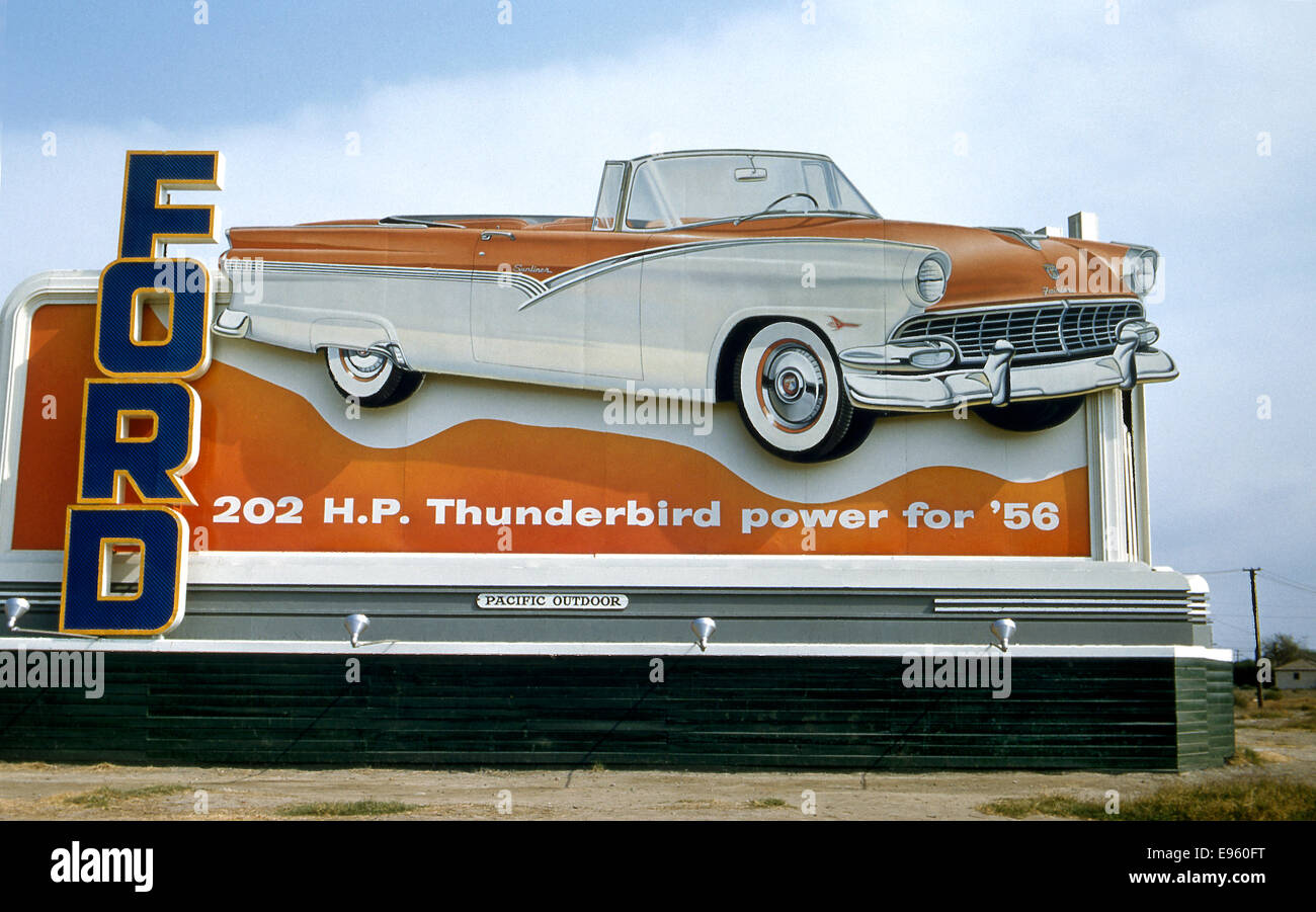 La pubblicità tramite Affissioni Ford Thunderbird in 1956 Foto Stock