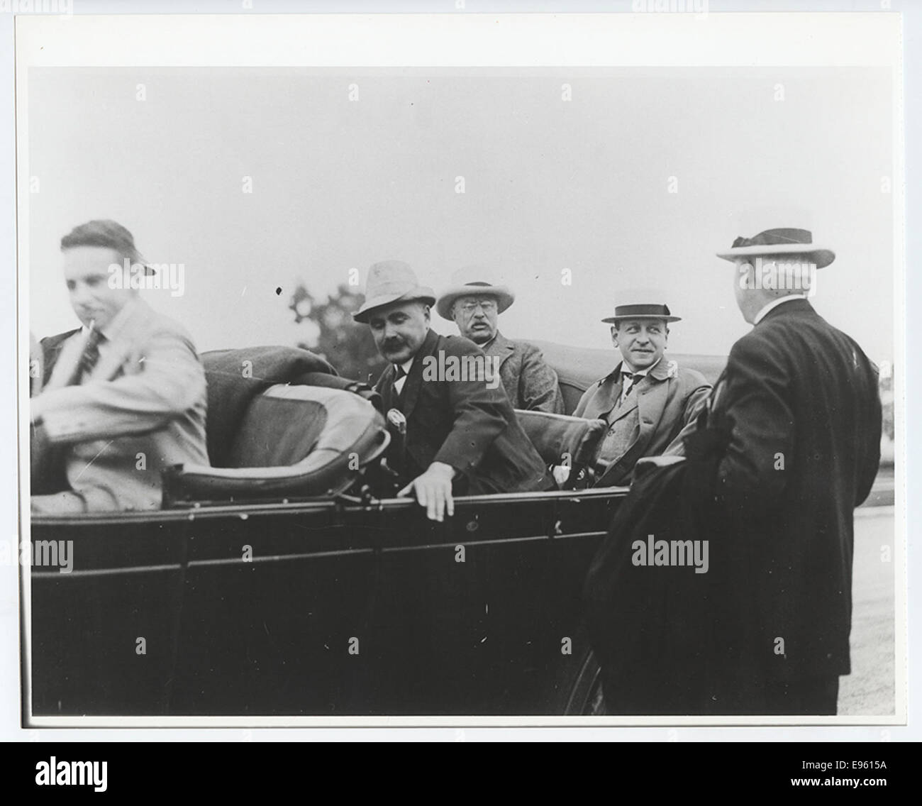 Roosevelt parte lasciando Los Angeles County Museum Foto Stock