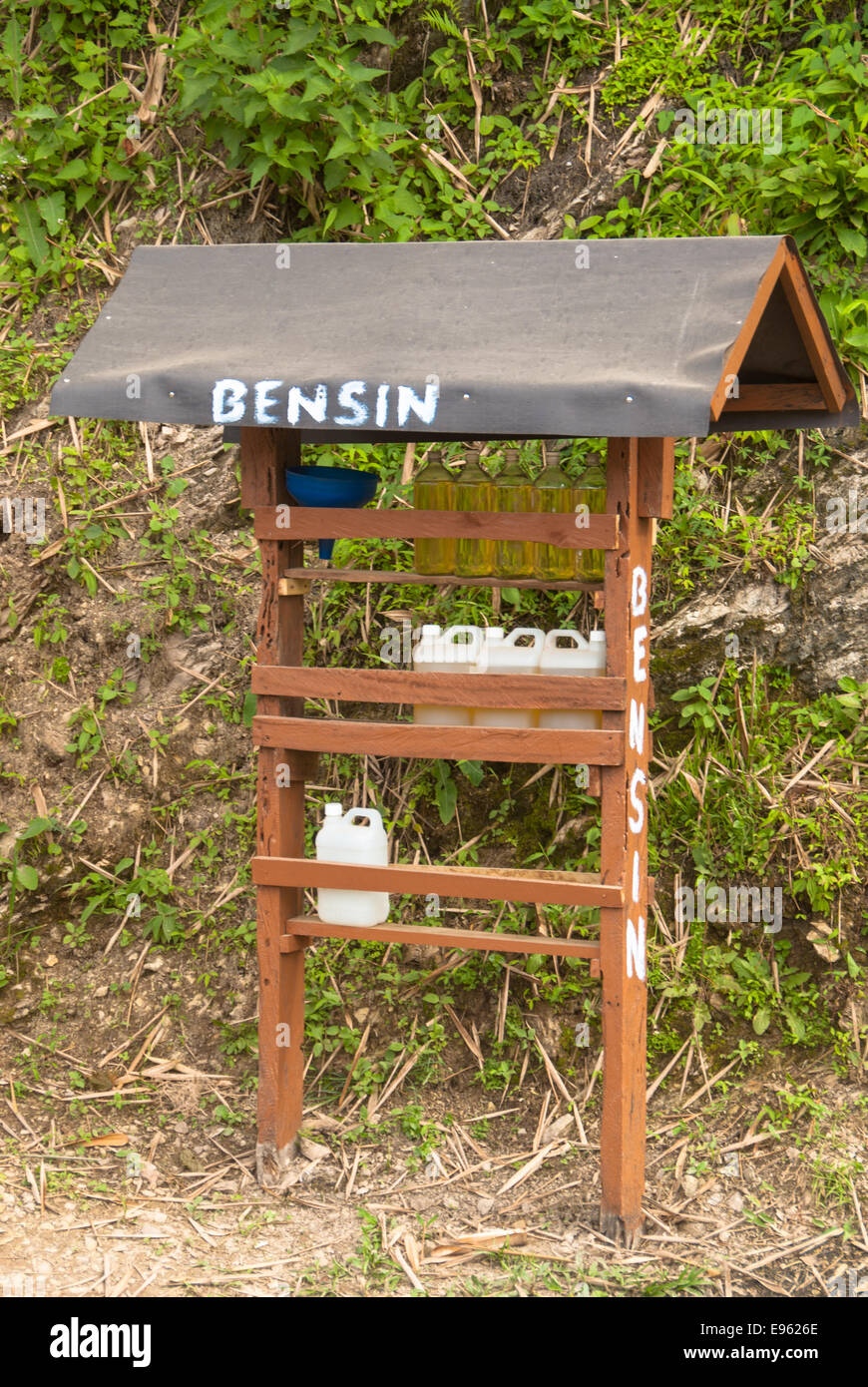 Bensin shop a Sulawesi, Indonesia Foto Stock